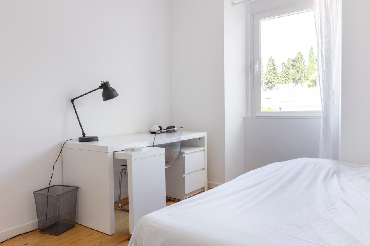 Comfy 3 Bedroom Apartment Campo De Ourique Lisbon Bagian luar foto