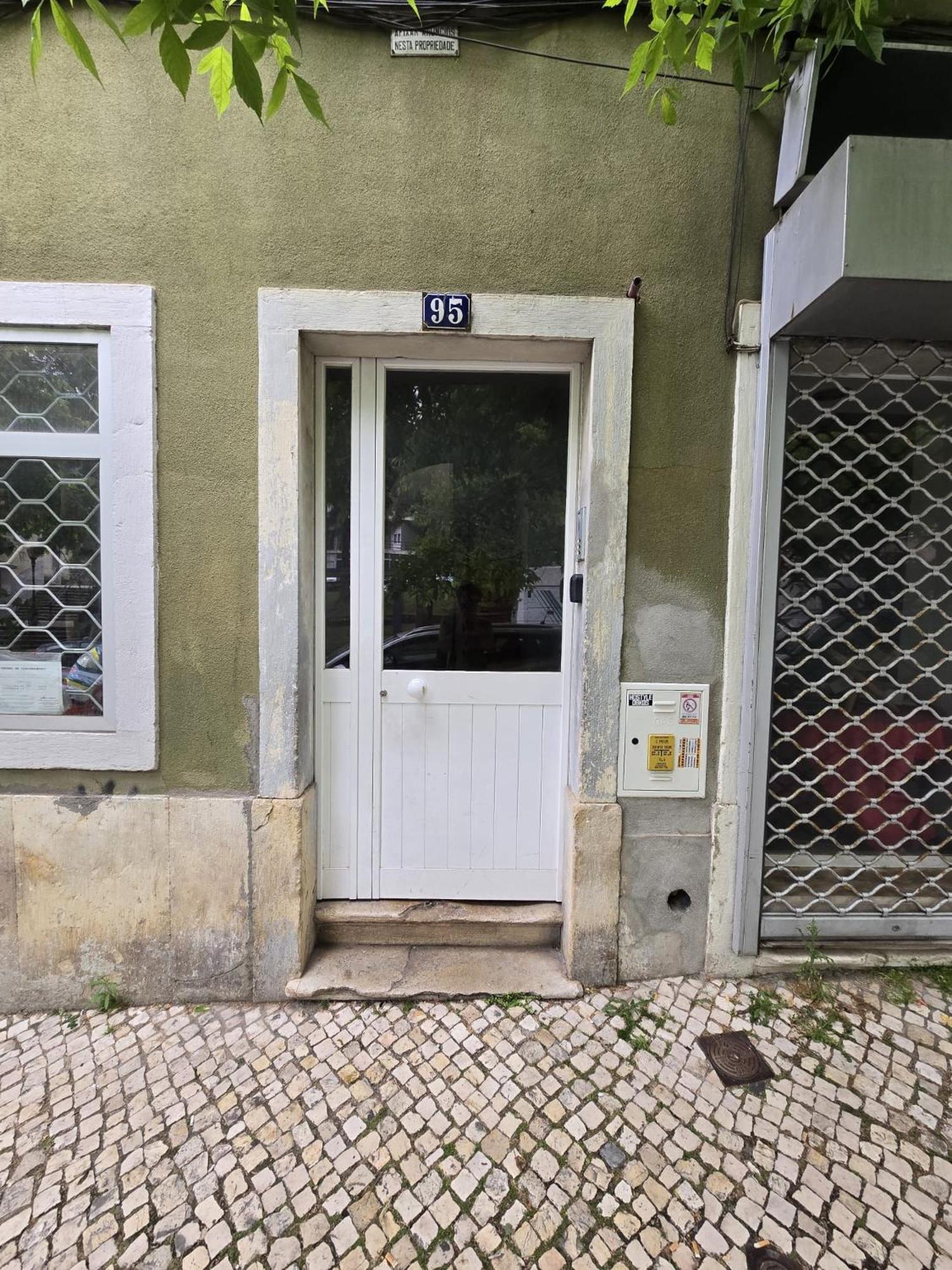Comfy 3 Bedroom Apartment Campo De Ourique Lisbon Bagian luar foto
